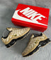 Nike tn OURO/PRETO