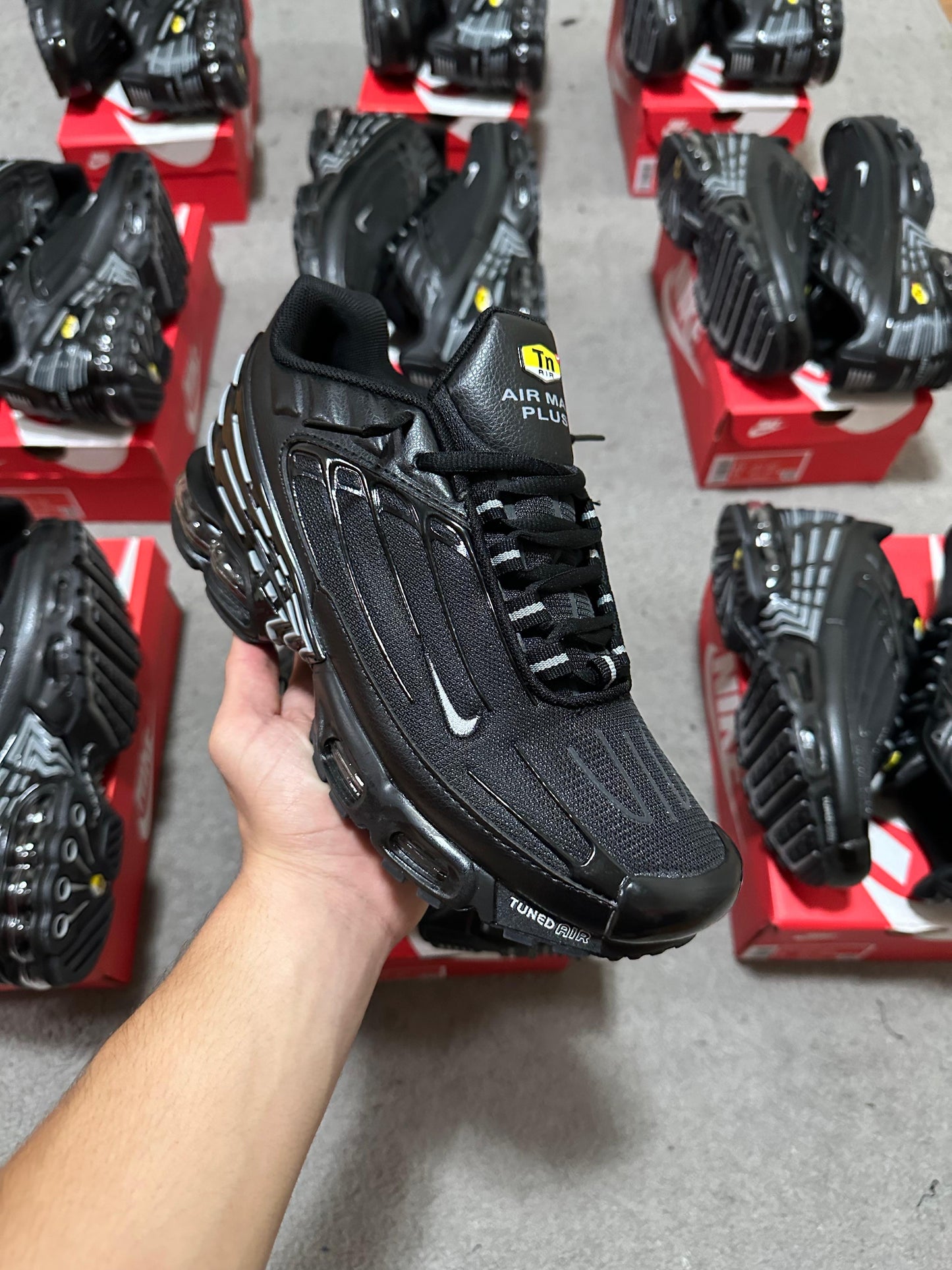 NIKE TUNED PLUS 3 🖤🩶