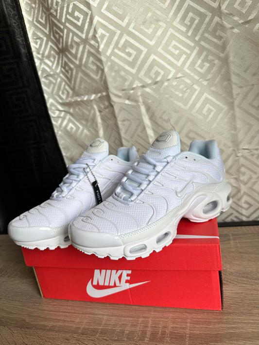 Nike tn “ALL WHITE”