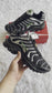 NIKE TN “PRETO PRATA VERDE”