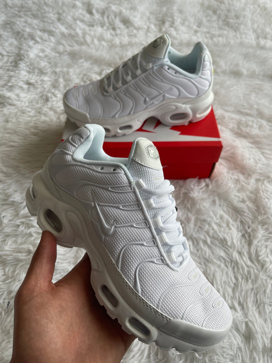 Nike tn “ALL WHITE”